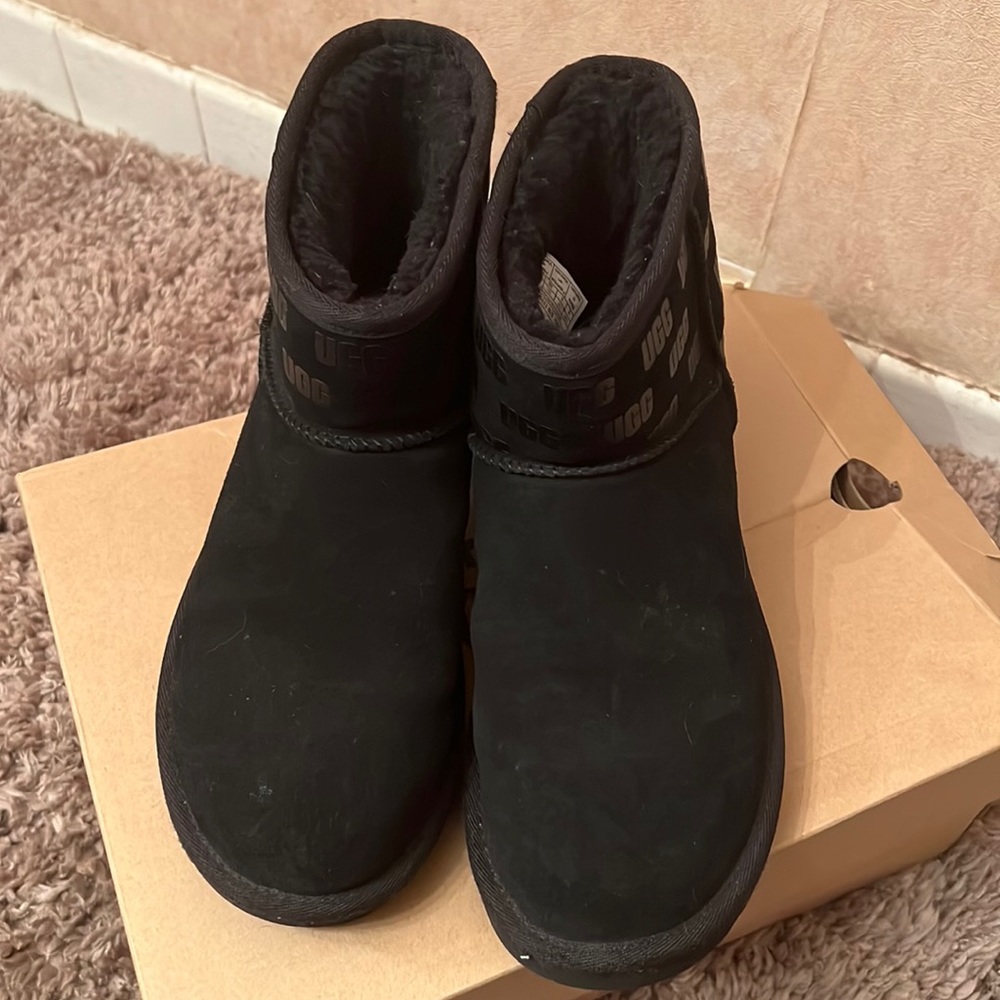 Authentic Logo Uggs-SOLD